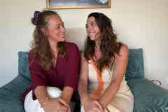 Complices et amies de longue date, Manon Colley, 36 ans et Léonore Azzopardi, 35 ans, ont créé avec leur copine, Julie Grondin, 31 ans, cette nouvelle association de cheffes d’entreprises dans le bassin grassois. Photo G.A / Nice-Matin