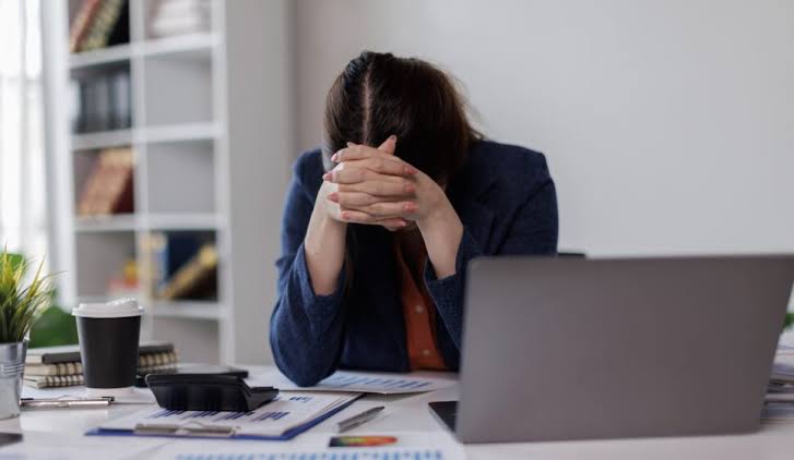 Journée mondiale de la ménopause 2026 : symptômes, traitements et difficultés au travail, pourquoi il faut briser le silence